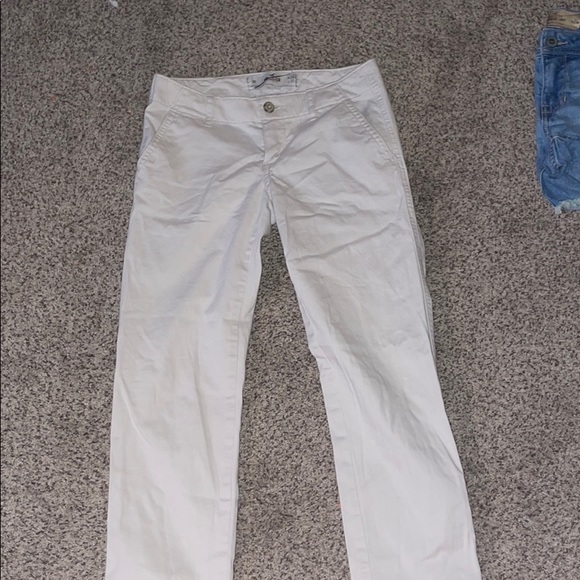 These are very cute white jeans - Picture 1 of 3
